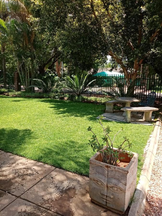 De La Rose Guesthouse Lephalale Ngoại thất bức ảnh