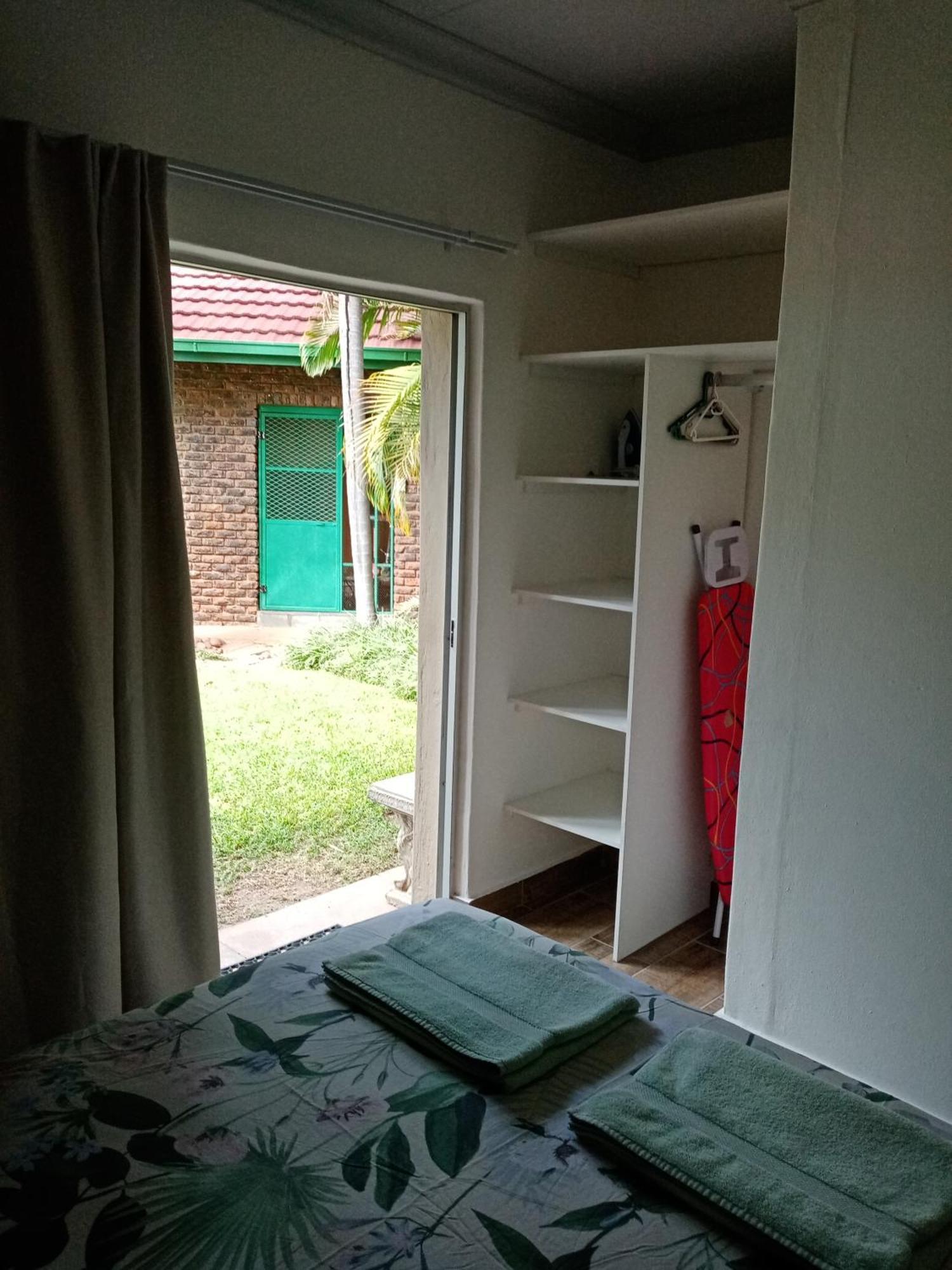 De La Rose Guesthouse Lephalale Ngoại thất bức ảnh