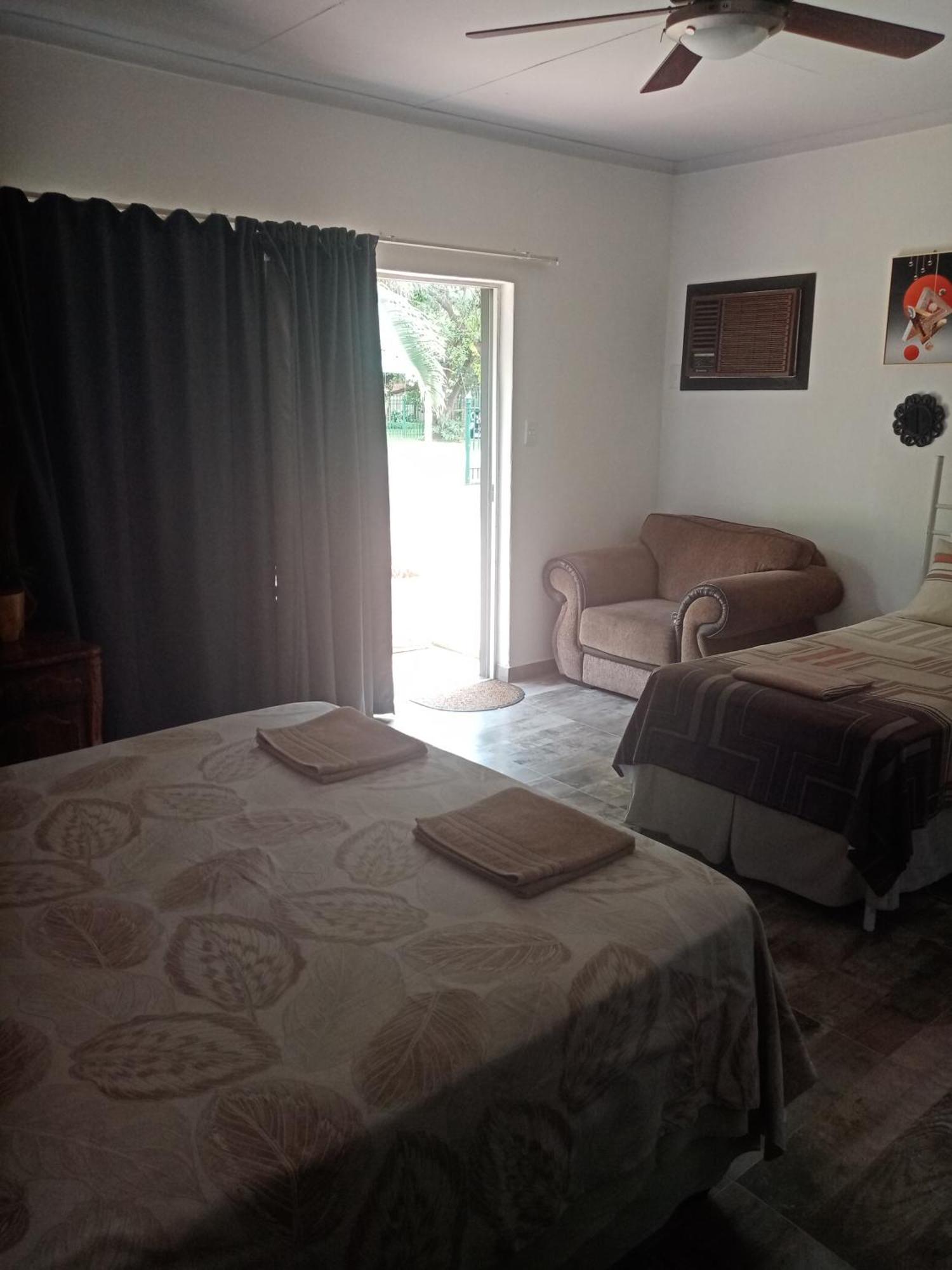 De La Rose Guesthouse Lephalale Ngoại thất bức ảnh