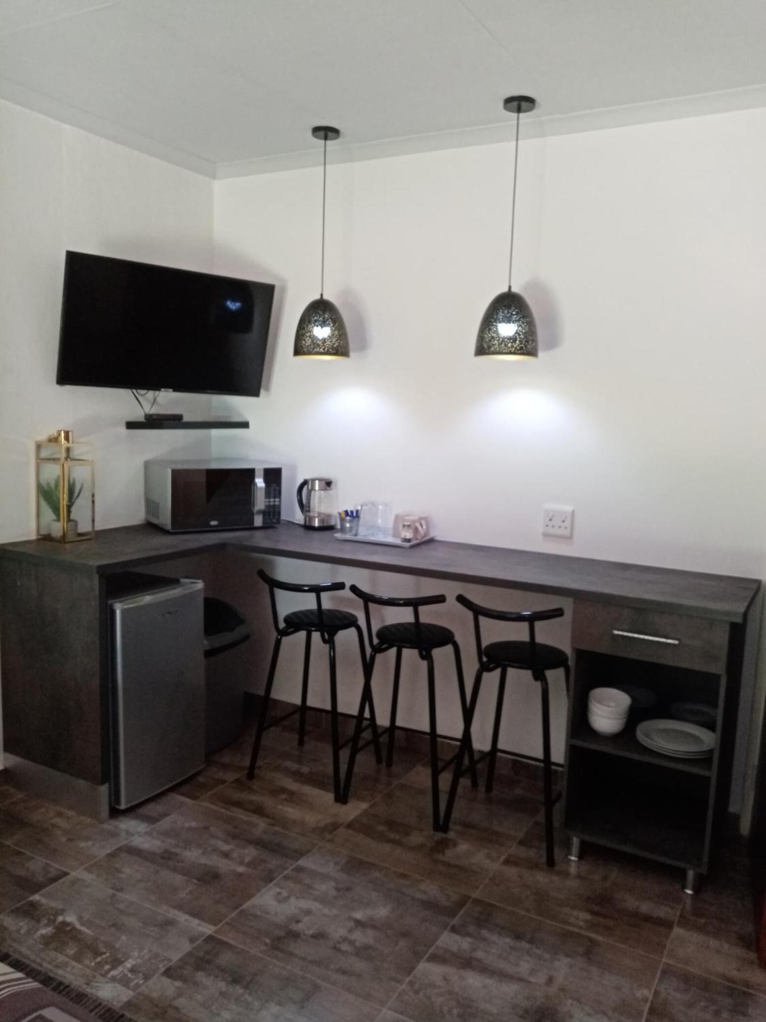 De La Rose Guesthouse Lephalale Ngoại thất bức ảnh