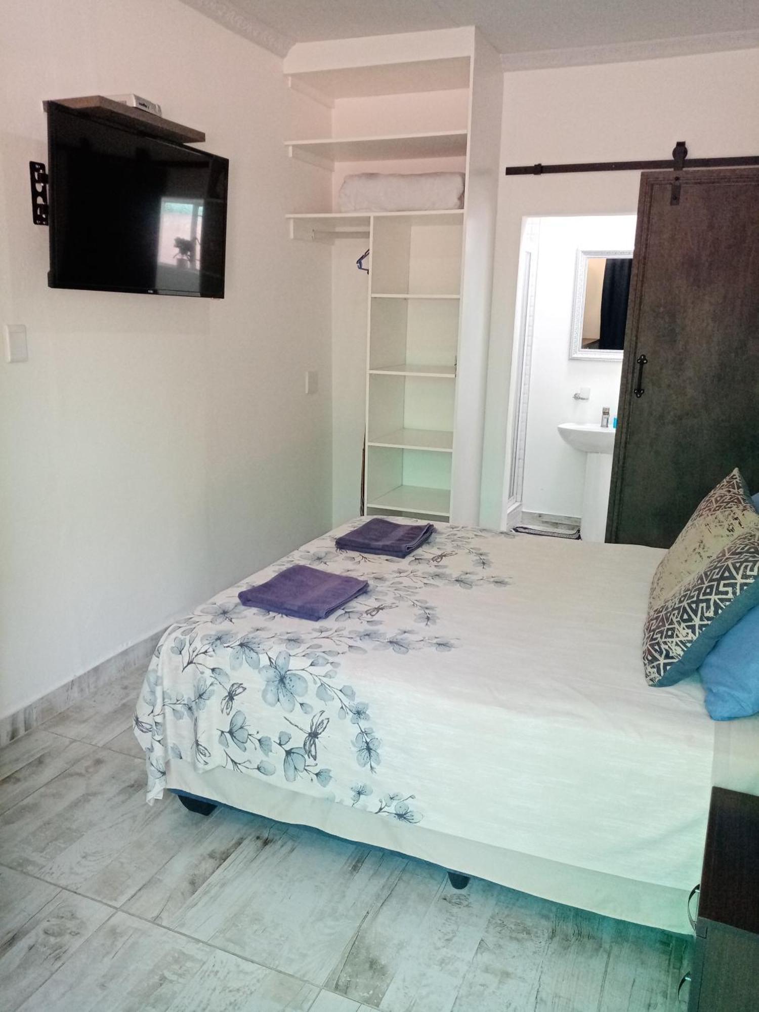 De La Rose Guesthouse Lephalale Ngoại thất bức ảnh