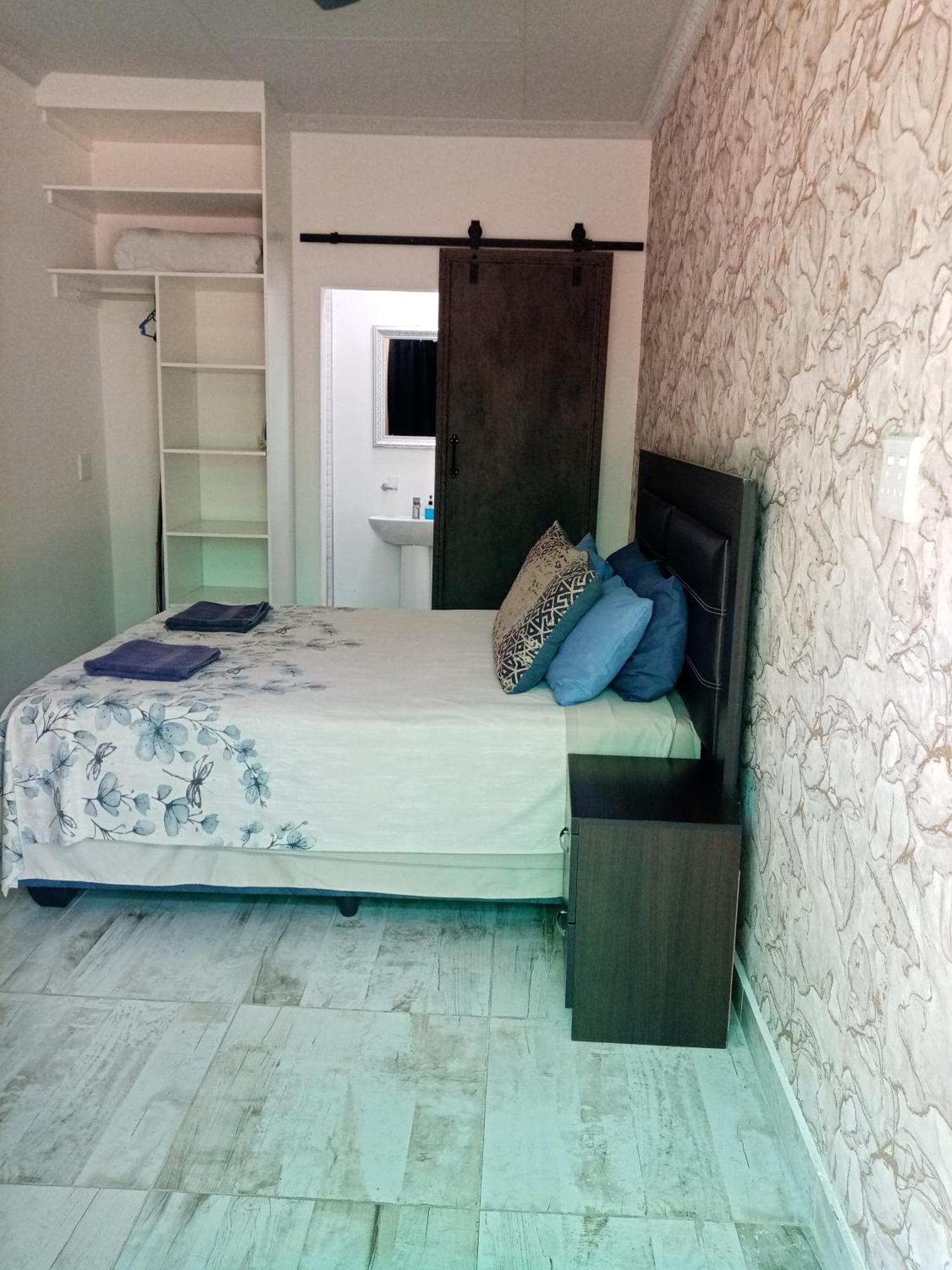 De La Rose Guesthouse Lephalale Ngoại thất bức ảnh