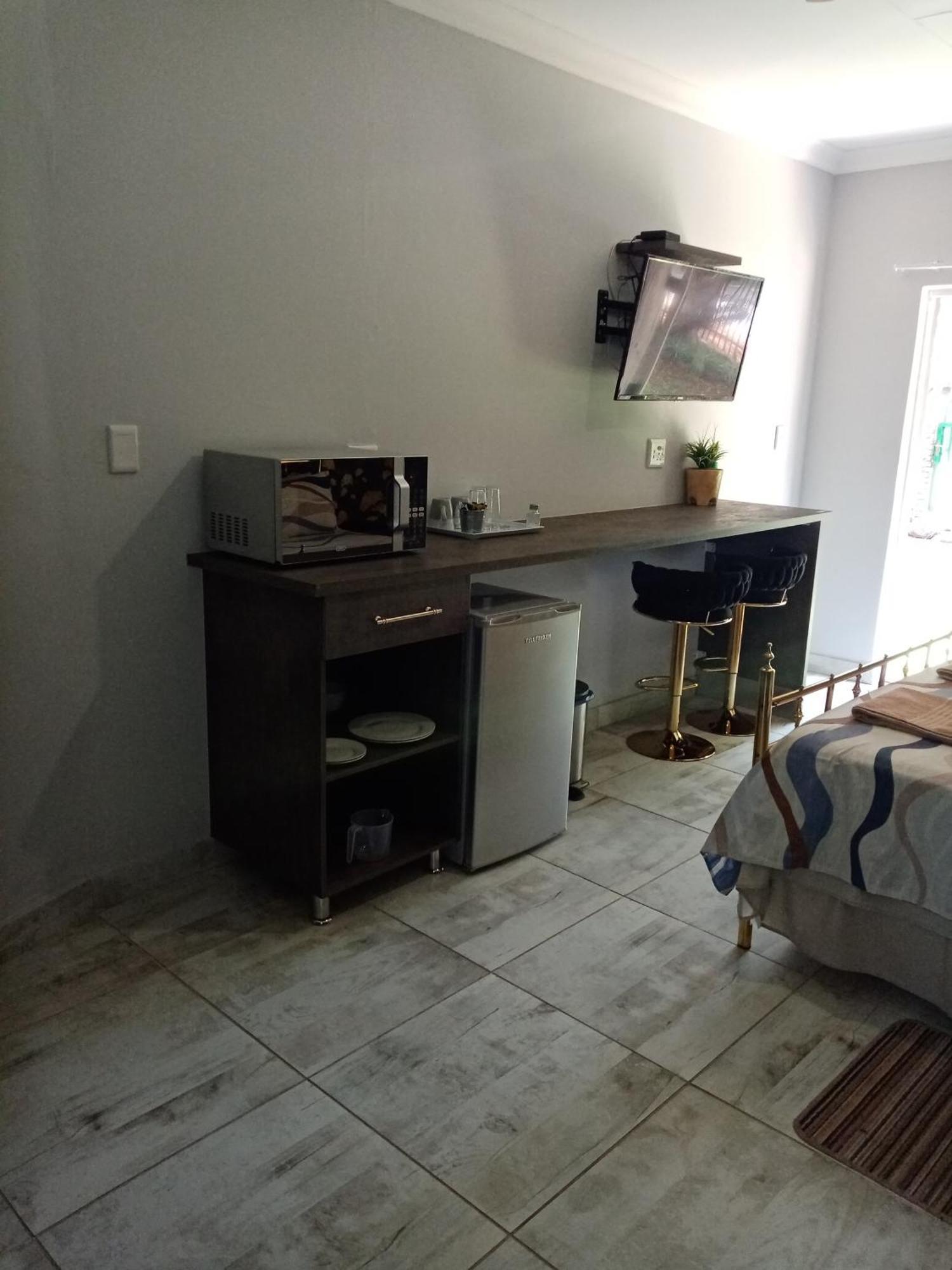 De La Rose Guesthouse Lephalale Ngoại thất bức ảnh